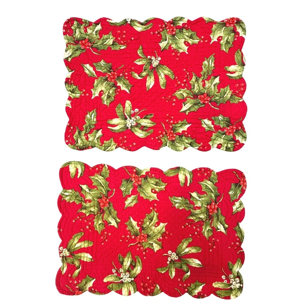 Christmas Quilted Holly Berry Placemats Reversible Scalloped Edge Set of 2